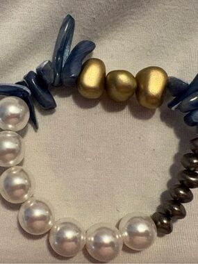 Plunder Navy, Pearl & Gold Mixed Bead Stretch Bracelet